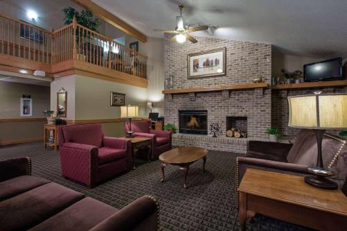 AmericInn by Wyndham Grundy Center - image 7