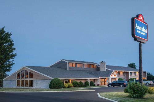 AmericInn by Wyndham Grundy Center - image 3