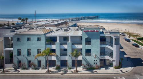 Beach House Inn & Suites