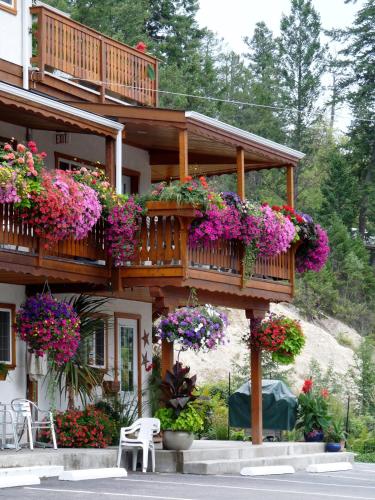 บริการและสิ่งอำนวยความสะดวก, Gateway Motel in เรเดียมฮอตสปริง (บริติชโคลัมเบีย)