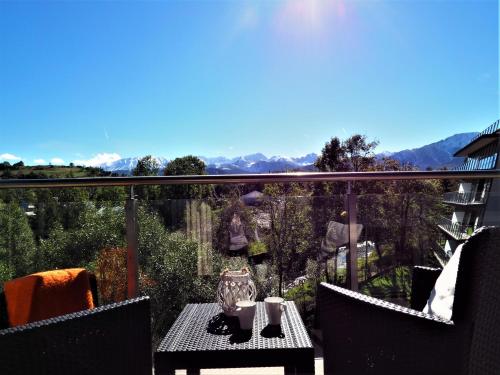 One Bedroom Apartment with Mountain View image 1