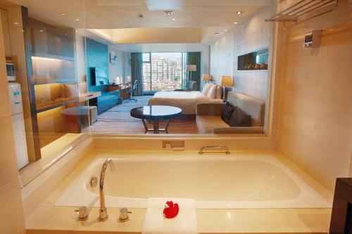 room detail thumbnail 2