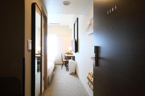 Standard Twin Room - Non-Smoking image 10