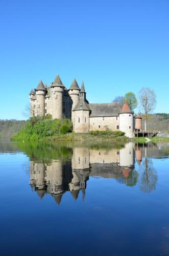 Chateau De Val - Location saisonnière - Lanobre