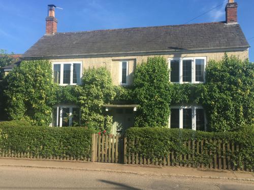 IVY COTTAGE B and B chambre d'hôte Club Corner, Silverstone