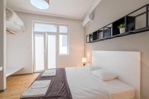 Apartment image 8
