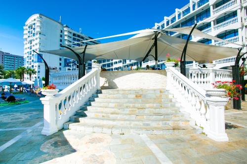 Chaika Beach Resort - image 9