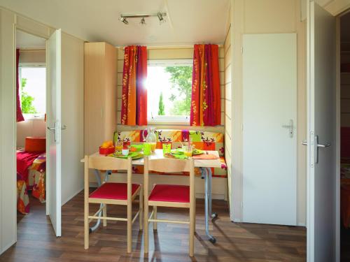 2 bedrooms, 4 beds