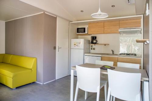 2 bedrooms, 4 beds