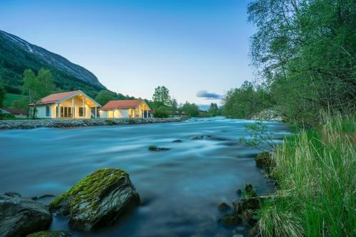 Jølstraholmen Camping og Hytter