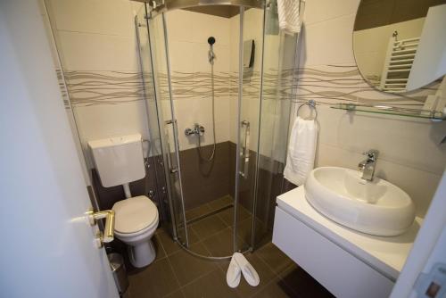 Center Deluxe Garni Hotel - image 9
