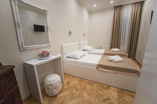 Center Deluxe Garni Hotel - main image