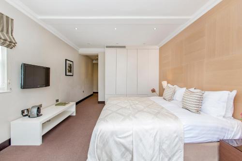 130 Queen's Gate Apartments - image 8