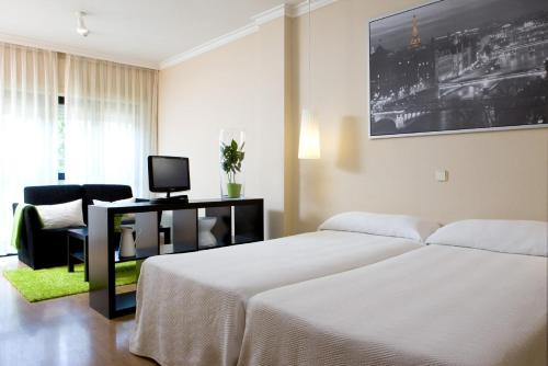 Apartamentos TH La Florida - Accommodation - Madrid