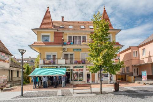  Bötös Villa, Pension in Hévíz