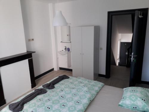 Leonard room 1