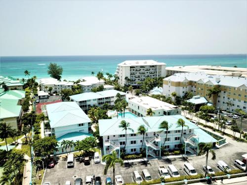 外部景觀, 七里灘公寓式酒店 (Seven Mile Beach Resort) in 大開曼島