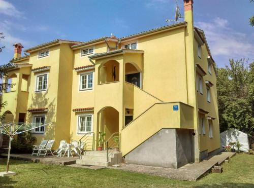  Apartments Slavica, Pension in Funtana