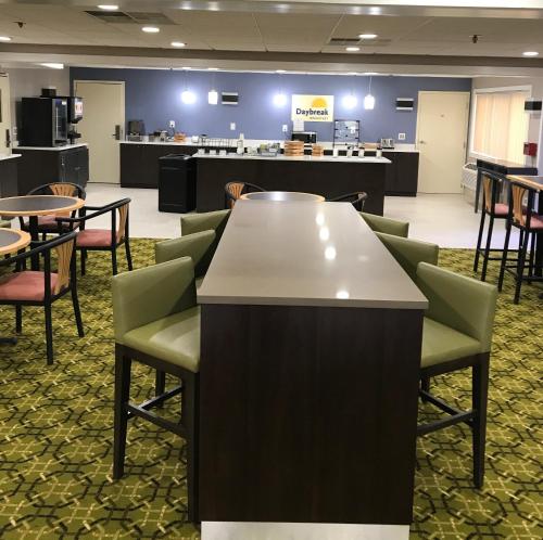 Lobby, Days Inn & Suites by Wyndham Rochester Hills MI in Rochester Hills