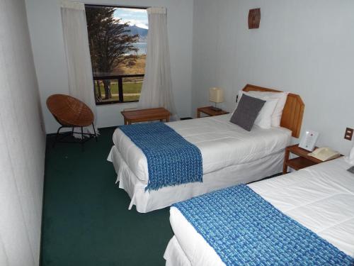 2 twin beds