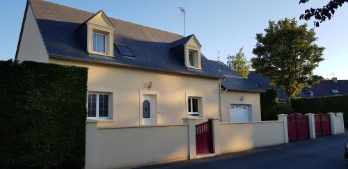 Maison, 5km de la mer gîte à louer Thaon