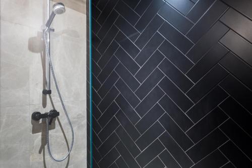 UpperHouse - main image