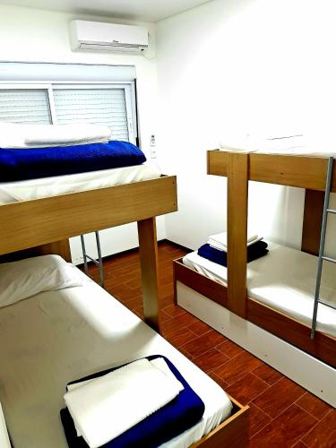 2 bedrooms, 6 beds