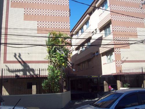 APARTAMENTO A 200 M DA PRAIA DO FORTE -PRÉDIO TRÊS RIOS