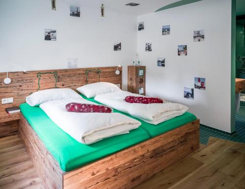 BRATWURSThotel - image 11