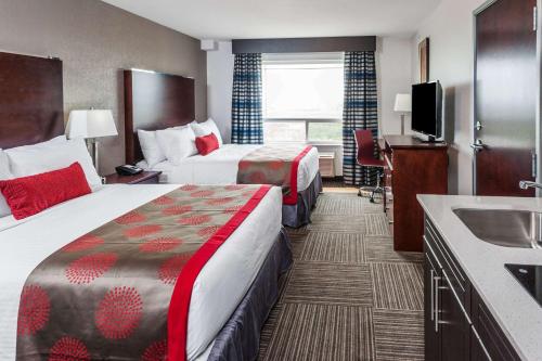 2 queen beds