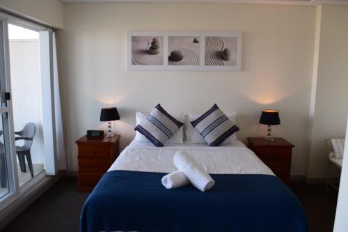 Sandy Cove Apartments The 4-star Sandy Cove Apartments offers comfort and convenience whether youre on business or holiday in Central Coast. Offering a variety of facilities and services, the property provides all you nee