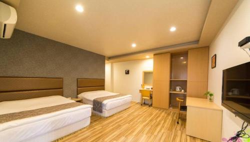 2 double beds