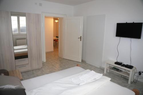 Petars Apartment - image 8