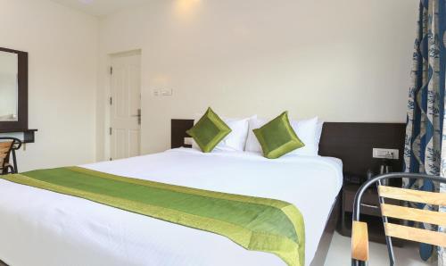  Deluxe Double Room image 7