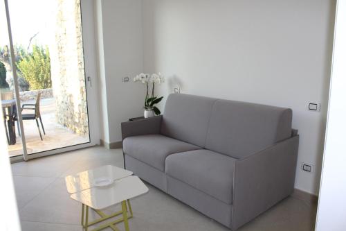 1 queen bed, 1 sofa bed