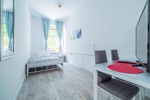 1 double bed, 1 twin bed