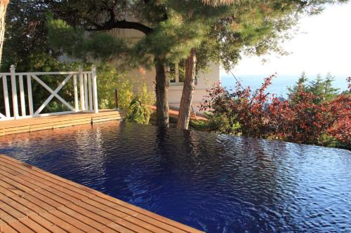 La LUNA - VILLA D'ARCHITECTE B&B VUE MER ET JACUZZI, Marseille