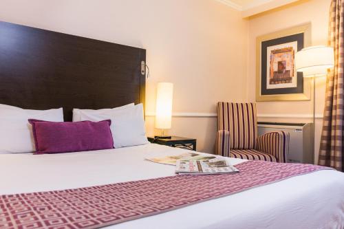Standard Double Room image 10
