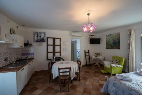 Residence La Pera Bugiarda Residence La Pera Bugiarda is a popular choice amongst travelers in Venaria Reale, whether exploring or just passing through. Featuring a complete list of amenities, guests will find their stay at the