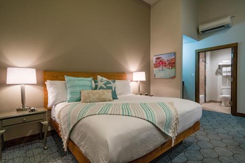 在meiguo.com看到的Waves Resort Corpus Christi的介绍图片