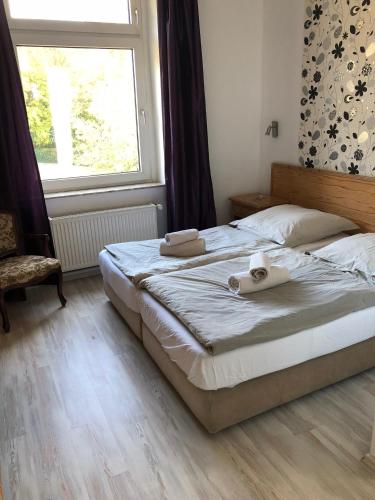 2 twin beds