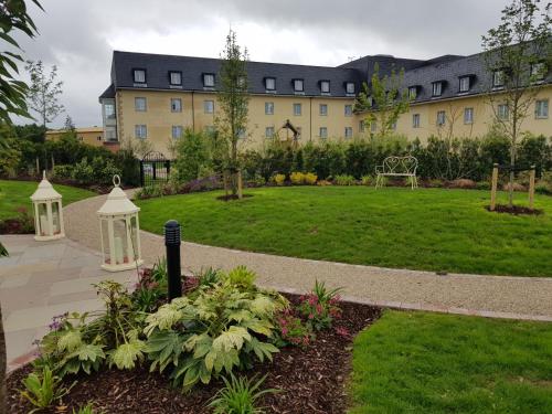 Cavan Crystal Hotel - image 12