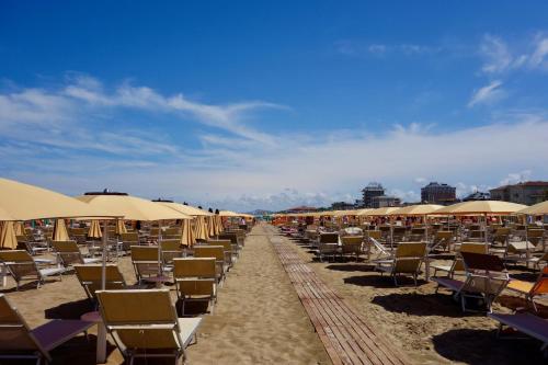 Appartamento Holiday Rimini 100mt dal mare - Tap to explore photos