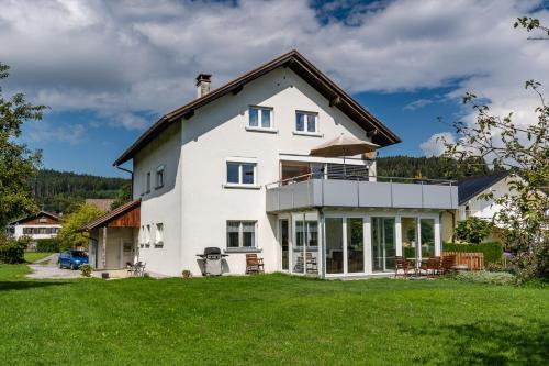 Ferienwohnung Metzler - Blick auf die Berge, Pension in Göfis bei Gurtis