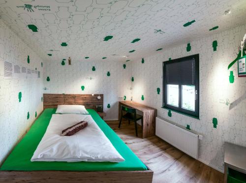 BRATWURSThotel - Tap to explore photos