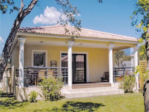 Three-Bedroom Holiday home Marine 07