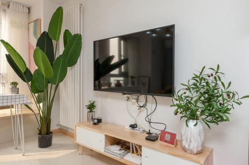 Zhengzhou Zhongyuan·Zhengzhou University· Locals Apartment 00131180