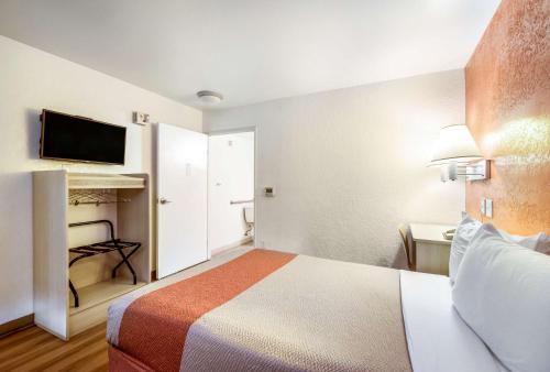 Motel 6-Youngtown, AZ - Phoenix - Sun City