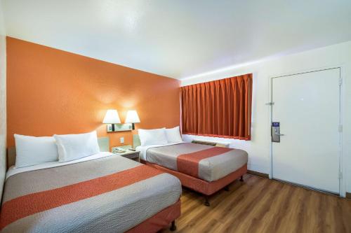 2 double beds