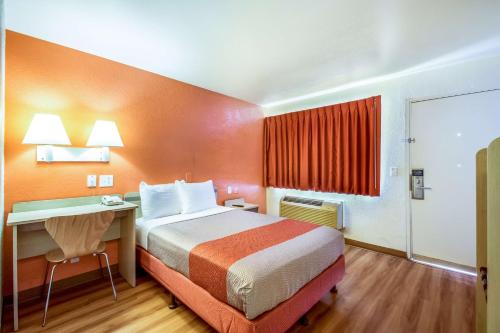 1 queen bed